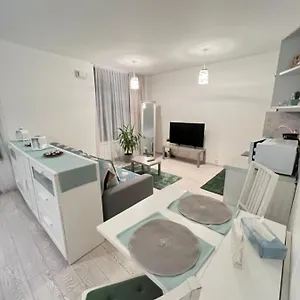 Free Parking In Garage Karolina Plazza, New Cosy With Need Apartament Praga